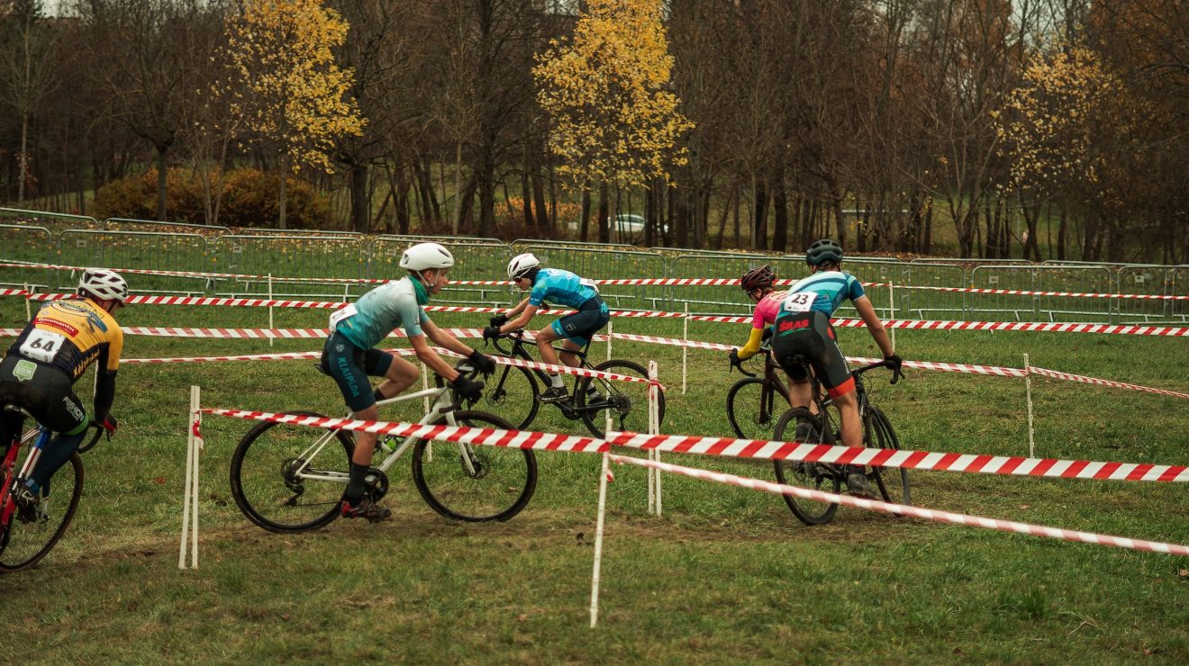 Dviračių kroso ruduo: VELO CX sezoną vainikuos UCI C2 lenktynės Vilniuje ir Lietuvos čempionatas Utenoje