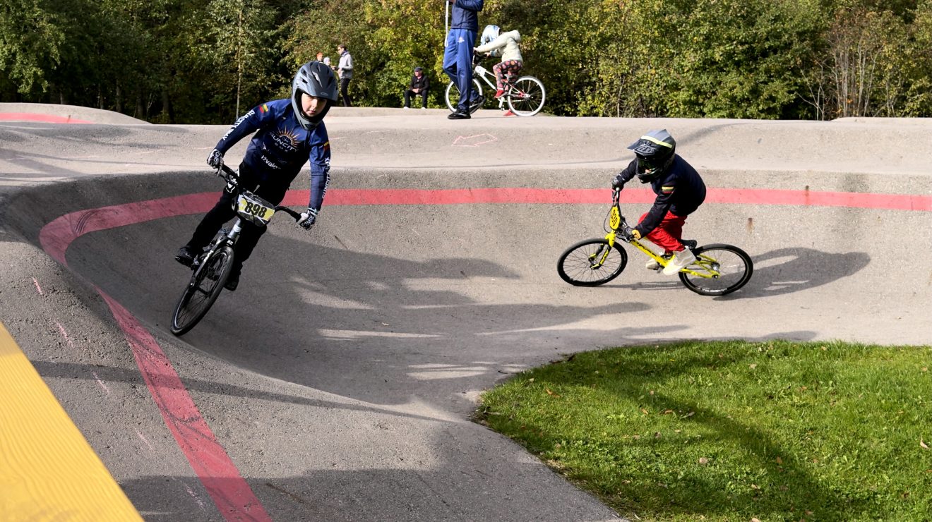 Nuo netaisyklingo stabdymo iki prasto fizinio pasirengimo: kokias klaidas pastebi dviračių sporto treneriai?